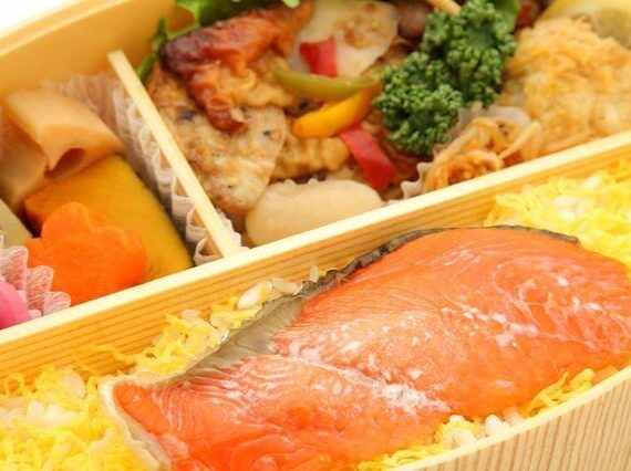 鮭・鶏焼きわっぱ弁当